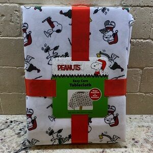 Peanuts Snoopy Tablecloth 60x84 NWT